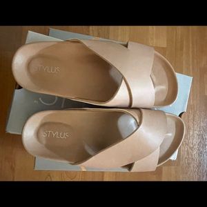 NWOT Flatbed Sandals